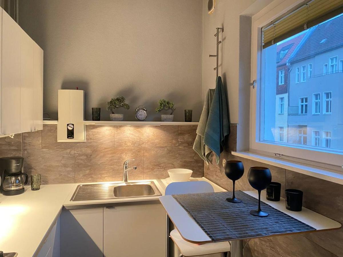 Lejlighed Cozy Modern With Small Balcony In The Heart Of